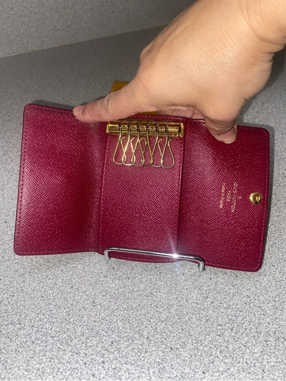 Louis Vuitton Monogram 6 Key Holder Multicles Rare Raspberry Interior EUC - Picture 9 of 15
